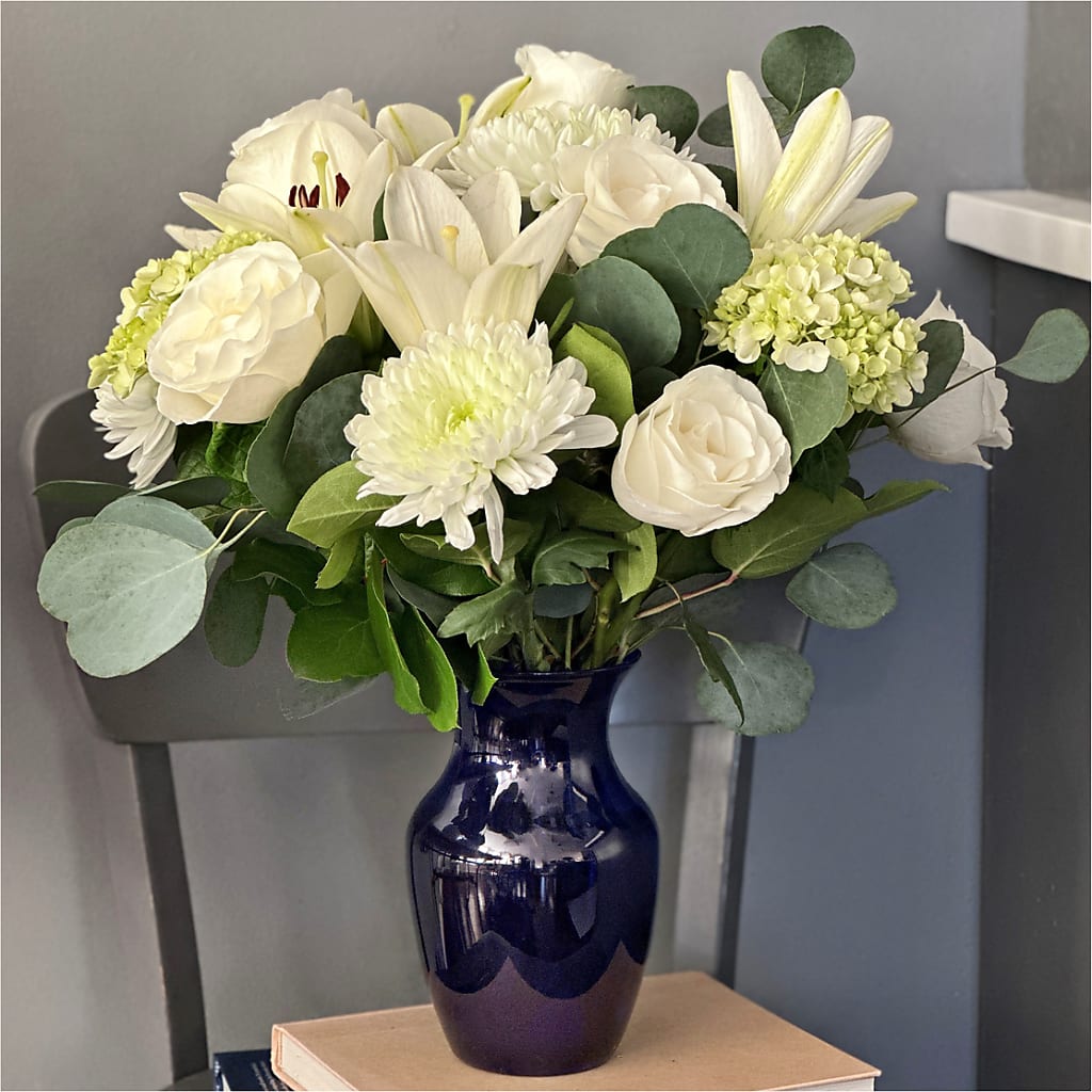Snowy Dreams Bouquet –  The Total Event Li Inc, Bethpage NY